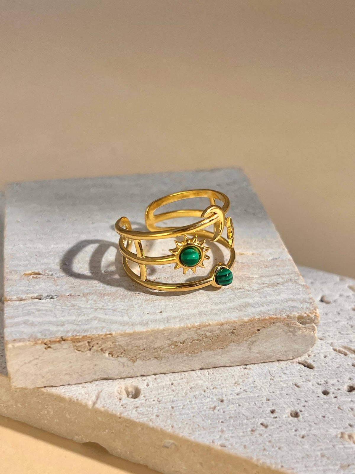 Verstellbarer Ring mit Mond, Stern und Sonne und Stein