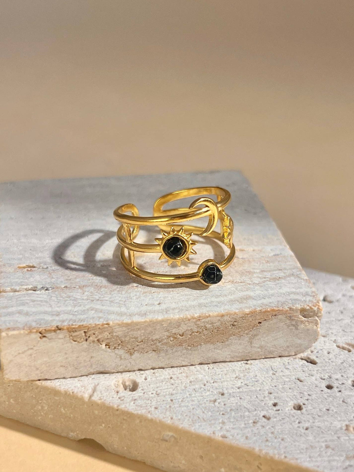 Verstellbarer Ring mit Mond, Stern und Sonne und Stein