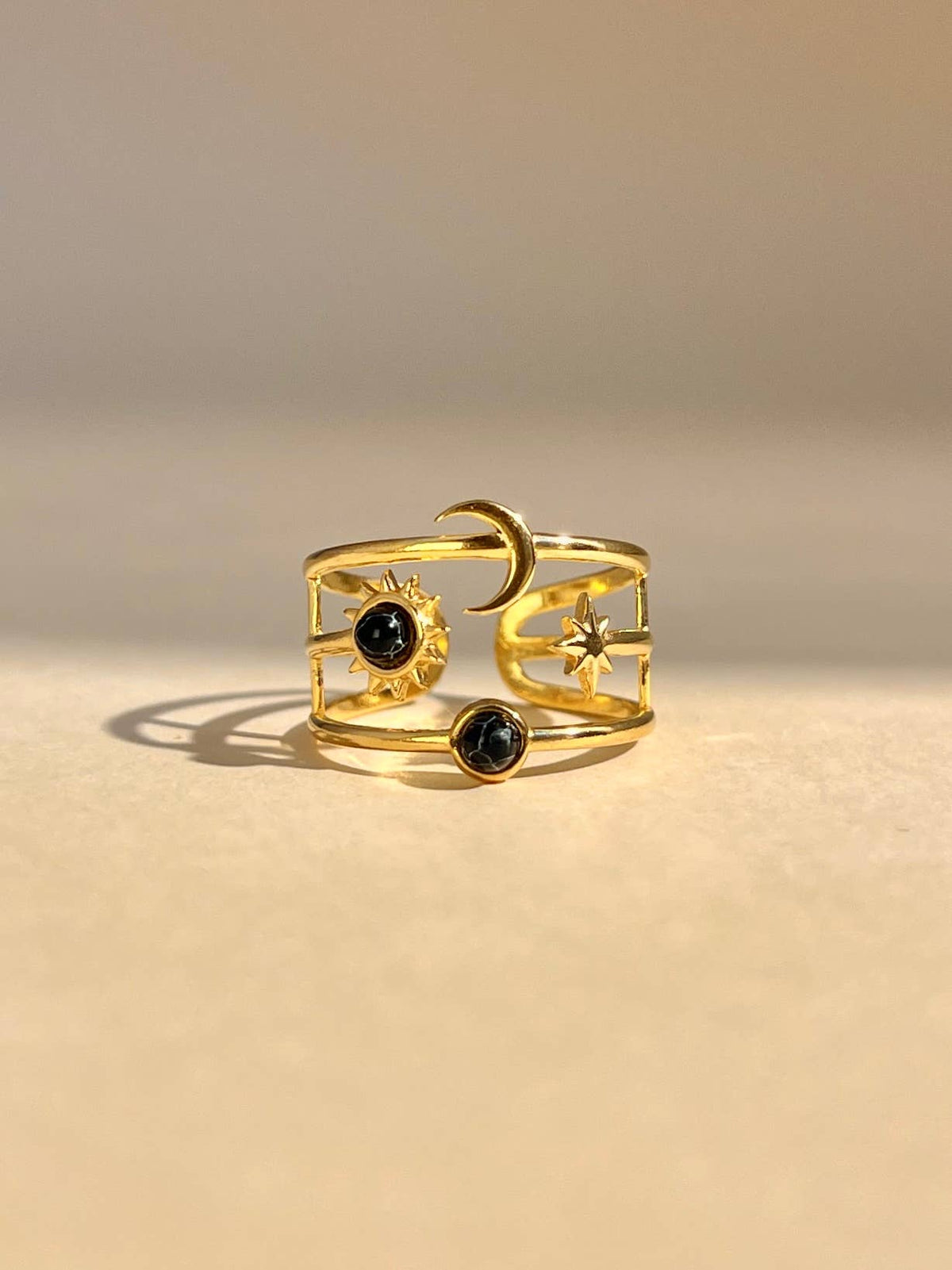 Verstellbarer Ring mit Mond, Stern und Sonne und Stein